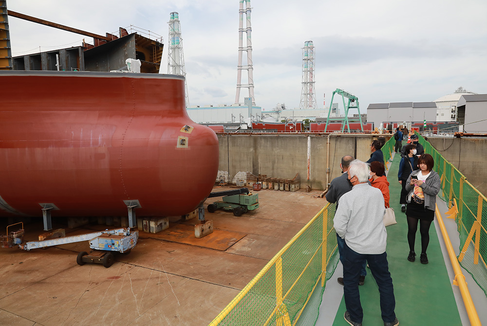 迫力あるドック見学！